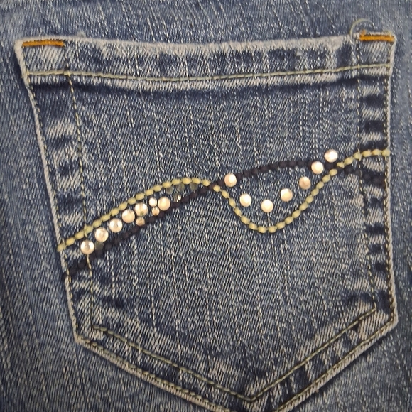 Classic Blue Women's Jeans - Picture 8 of 8